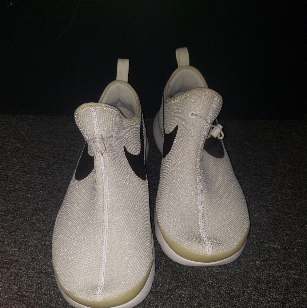 Nike Knit Slip On Sneakers Women's Size 11